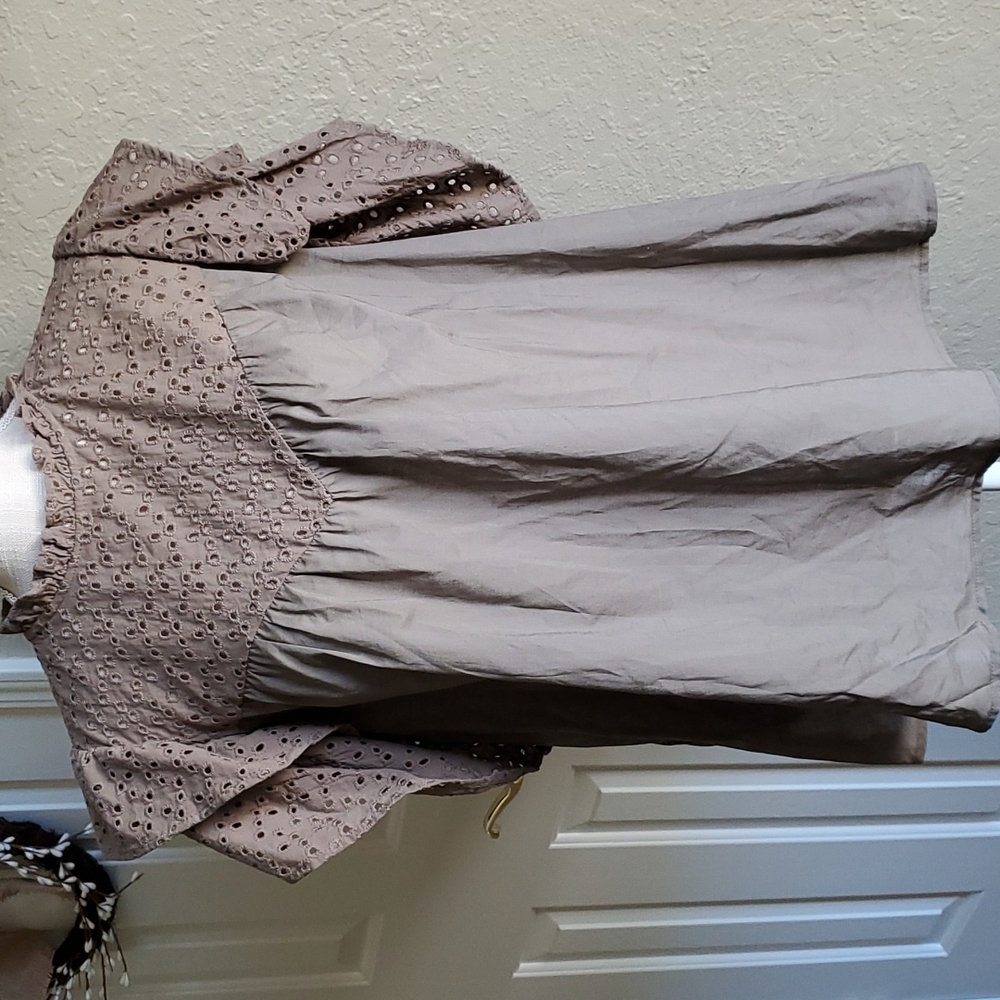 Eyelet top